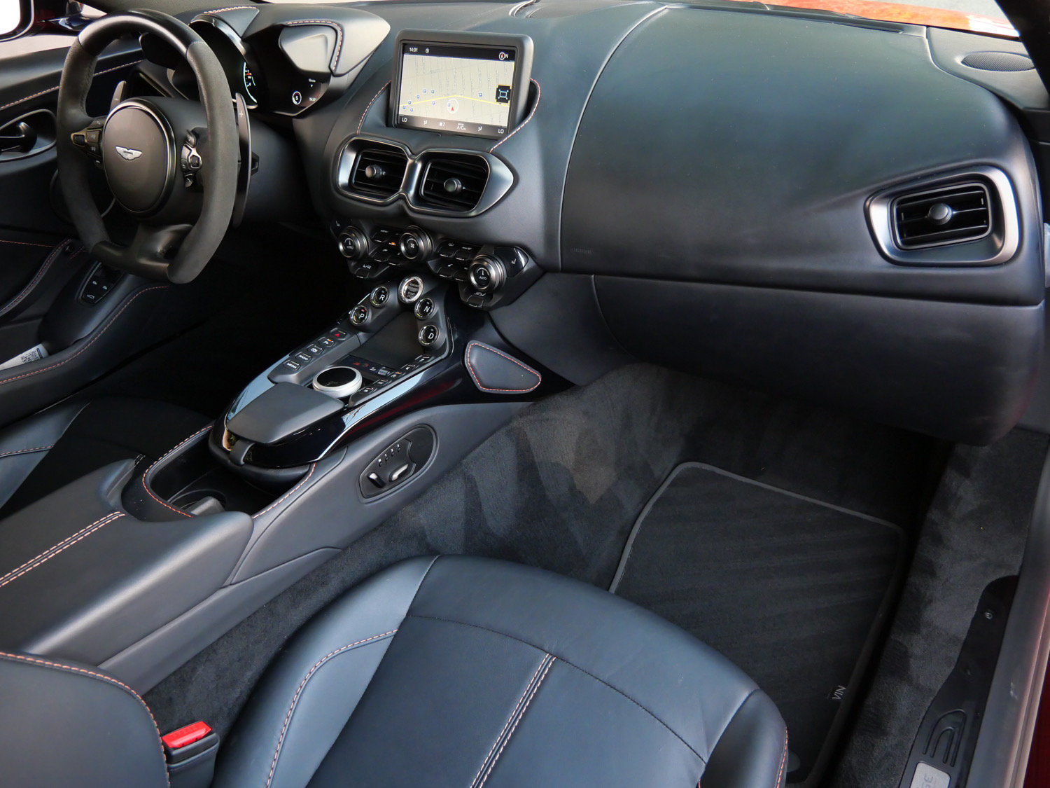 Used 2022 Aston Martin V8 Vantage Coupe RWD image 22