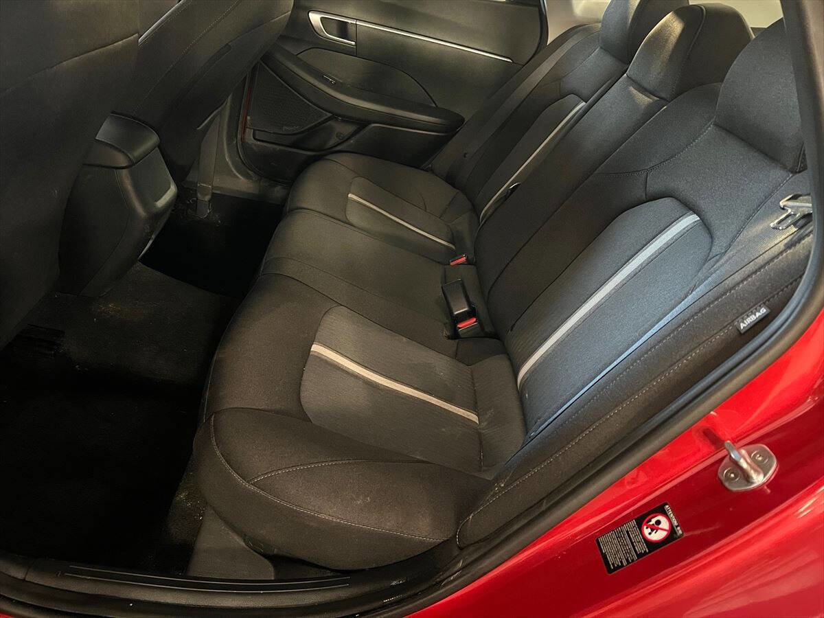 Used 2022 Hyundai Sonata SE w/ Preferred Accessory Package image 9