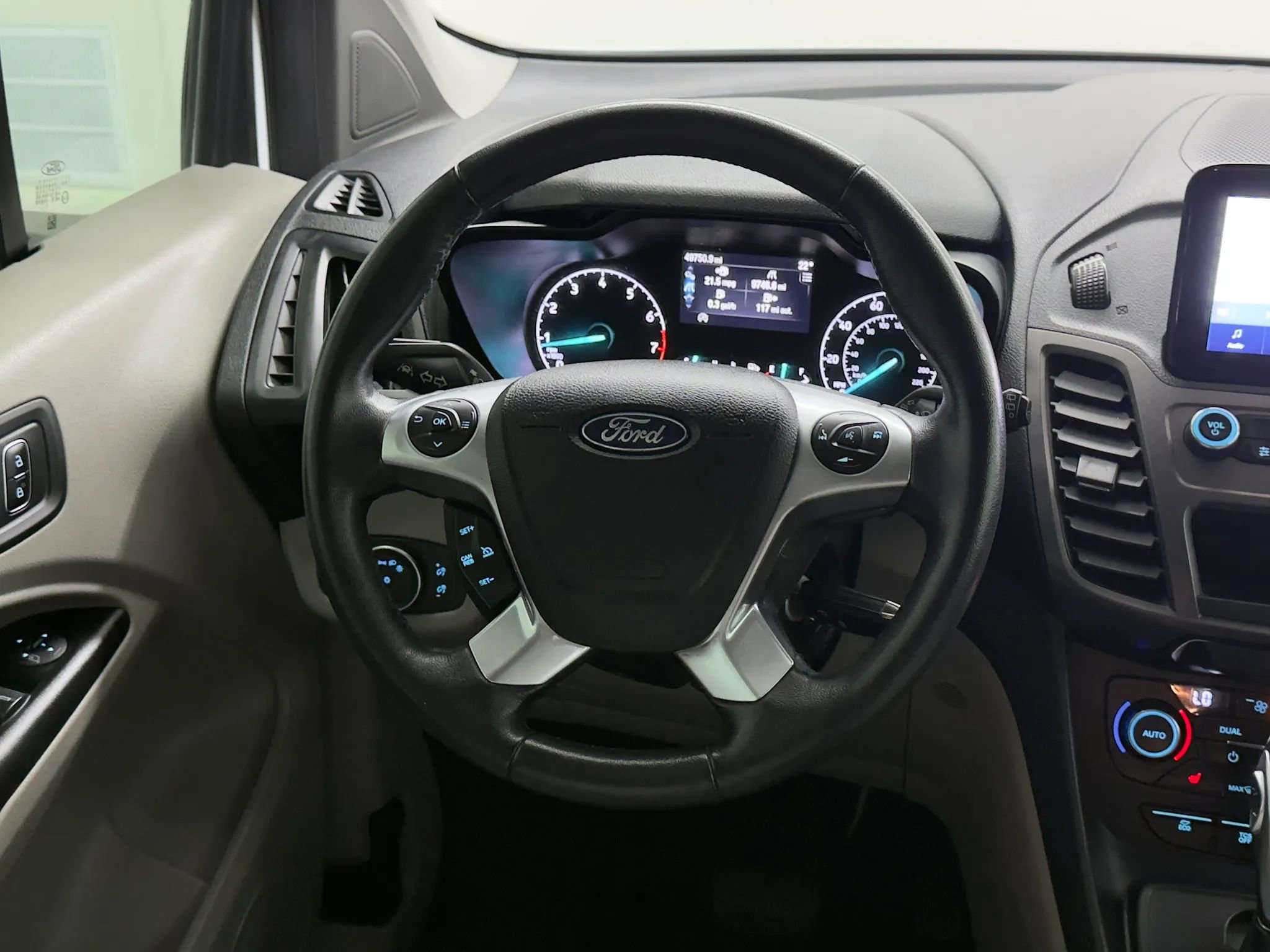 Used 2023 Ford Transit Connect XLT image 21