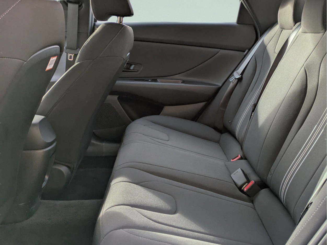 Certified 2025 Hyundai Elantra SEL FWD image 12