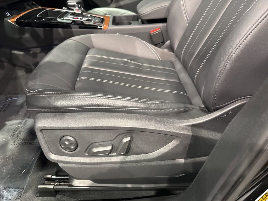 Used 2023 Audi Q5 2.0T Premium w/ Convenience Package image 11