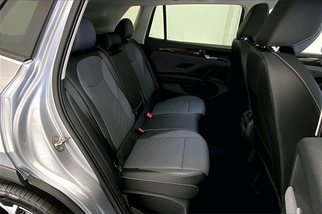 New 2025 Volkswagen Tiguan SE image 10