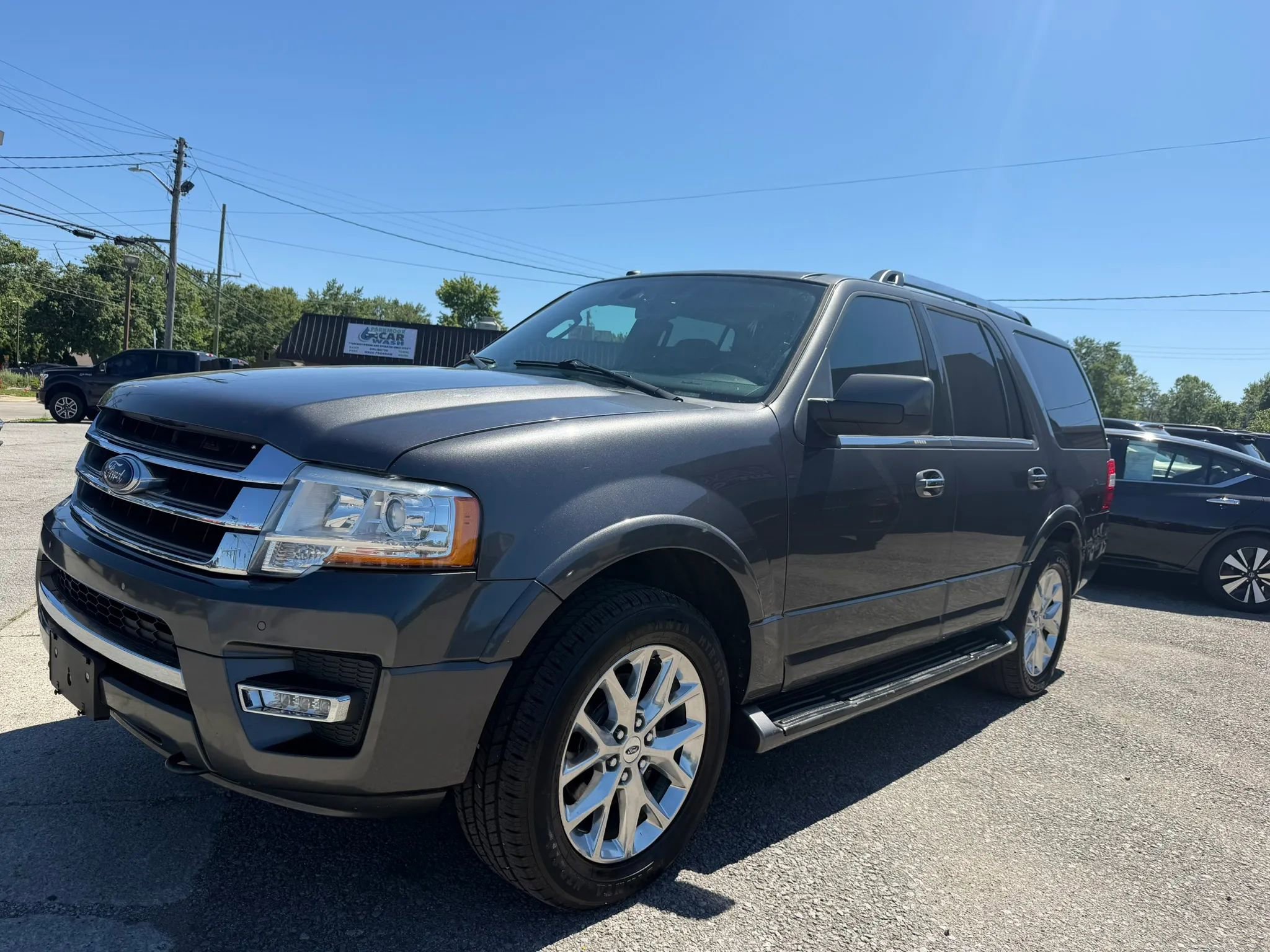 Used 2017 Ford Expedition Limited AWD/4WD image 3