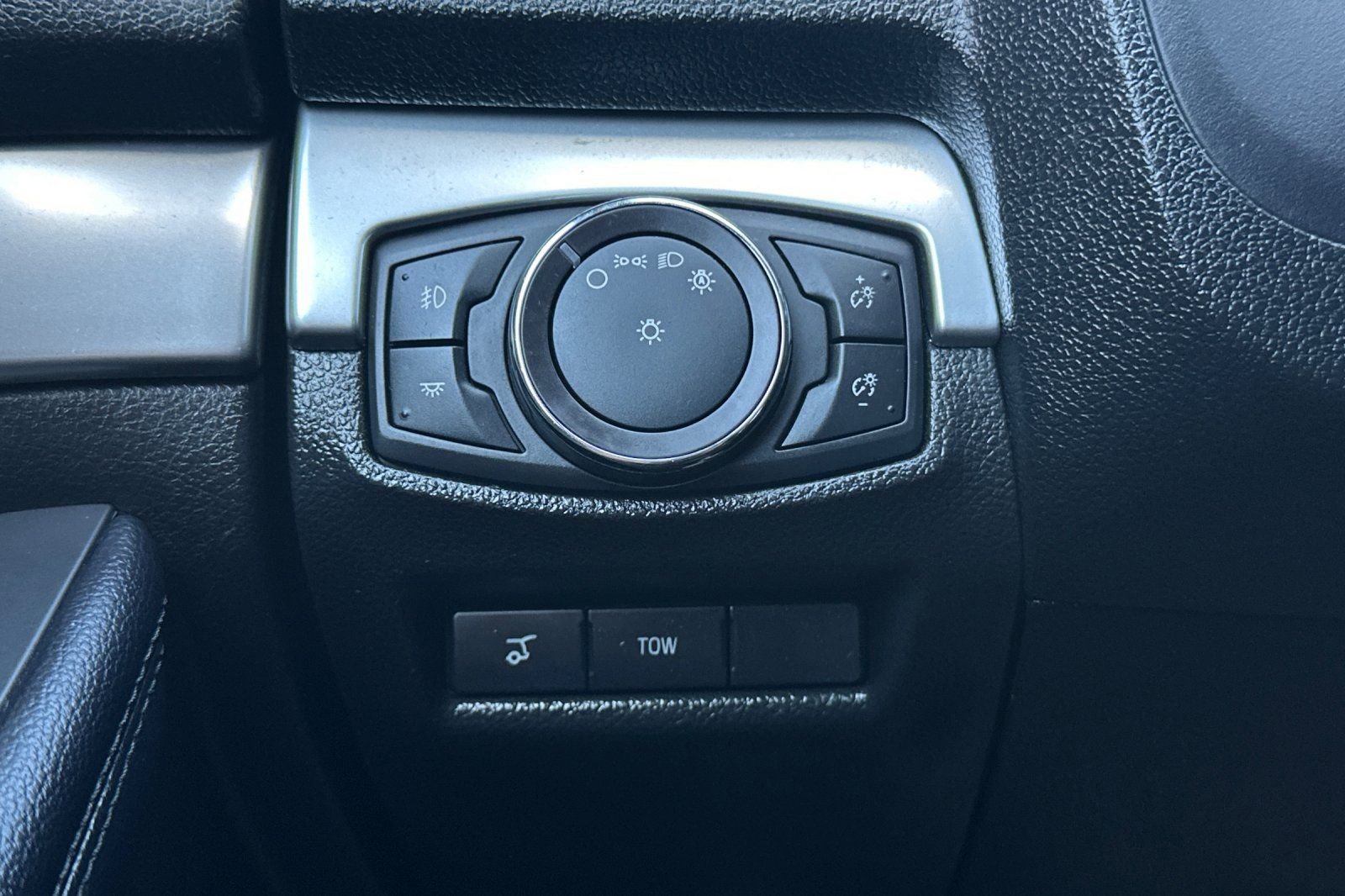 Used 2017 Ford Explorer XLT w/ Equipment Group 202A image 28