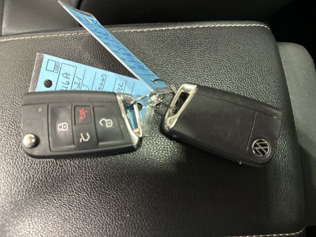 Used 2021 Volkswagen Tiguan SE image 36