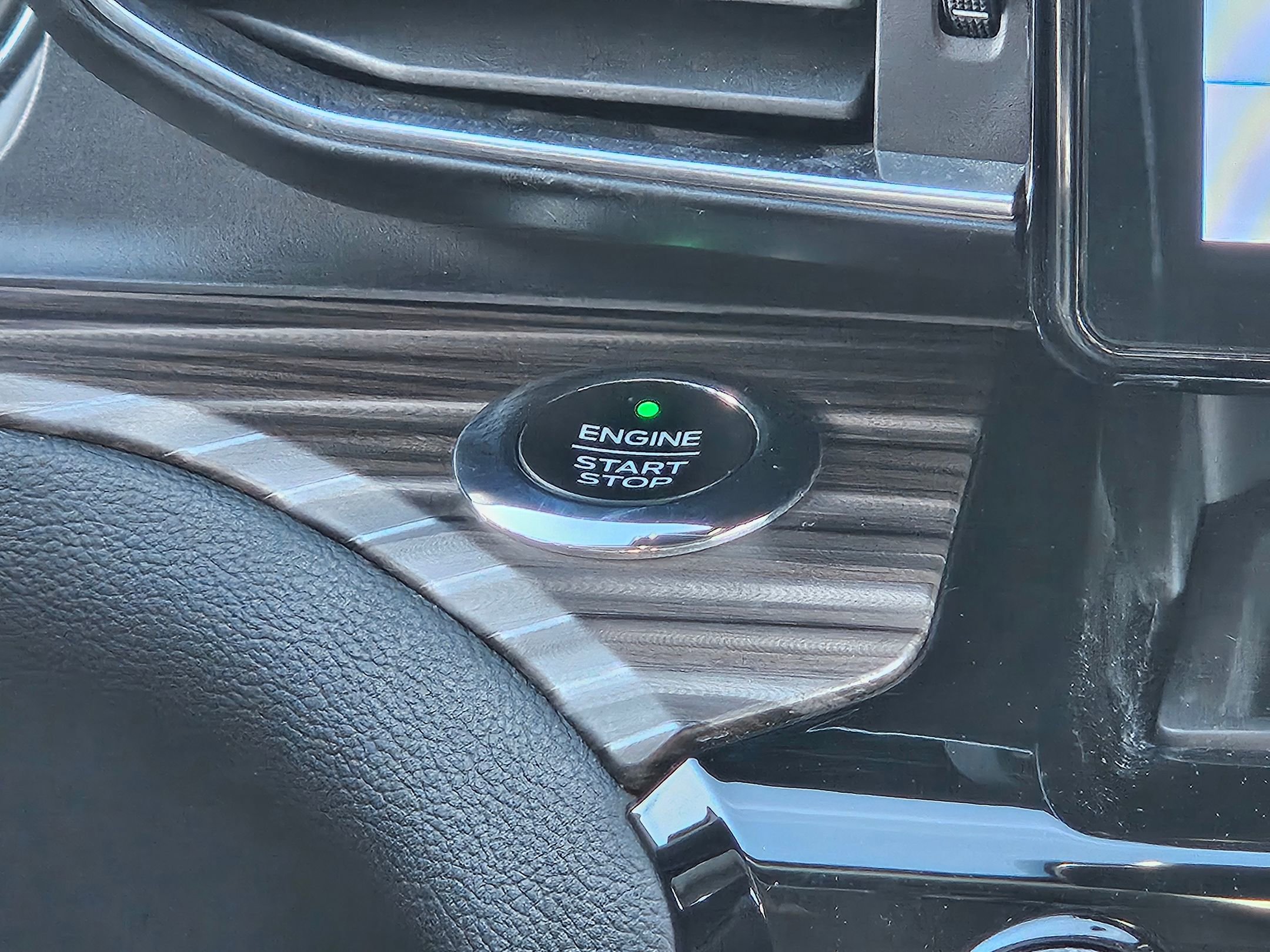 Used 2021 Ford Explorer Limited w/ Equipment Group 301A image 14