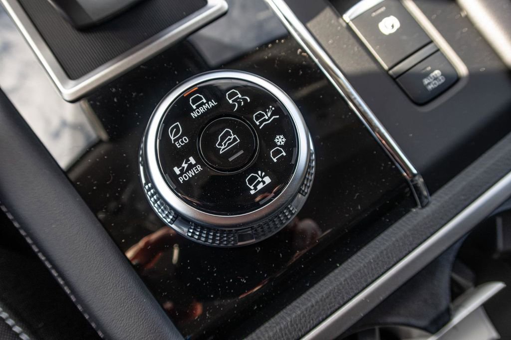 New 2024 Mitsubishi Outlander ES image 40