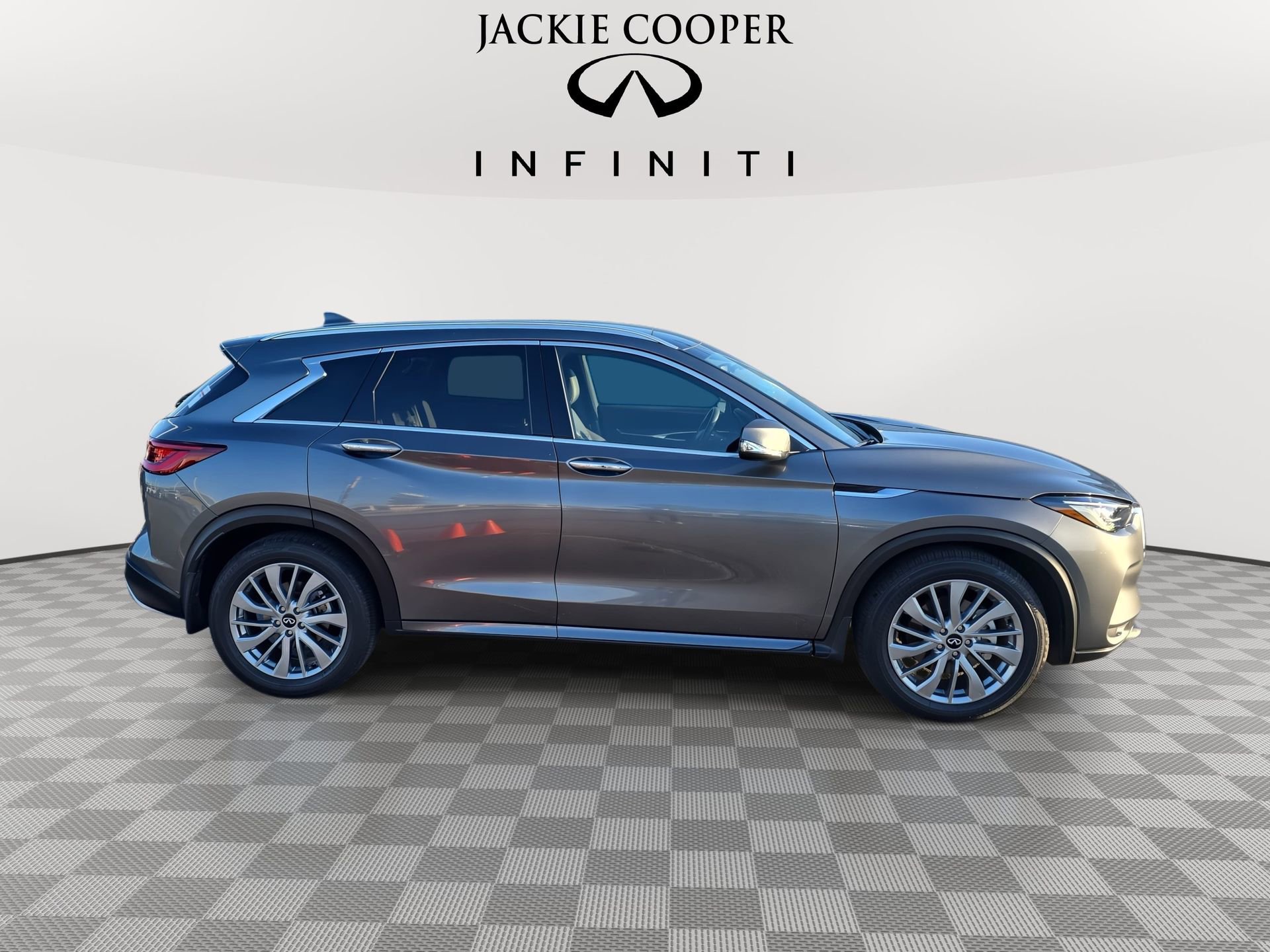 Used 2025 INFINITI QX50 Luxe image 4