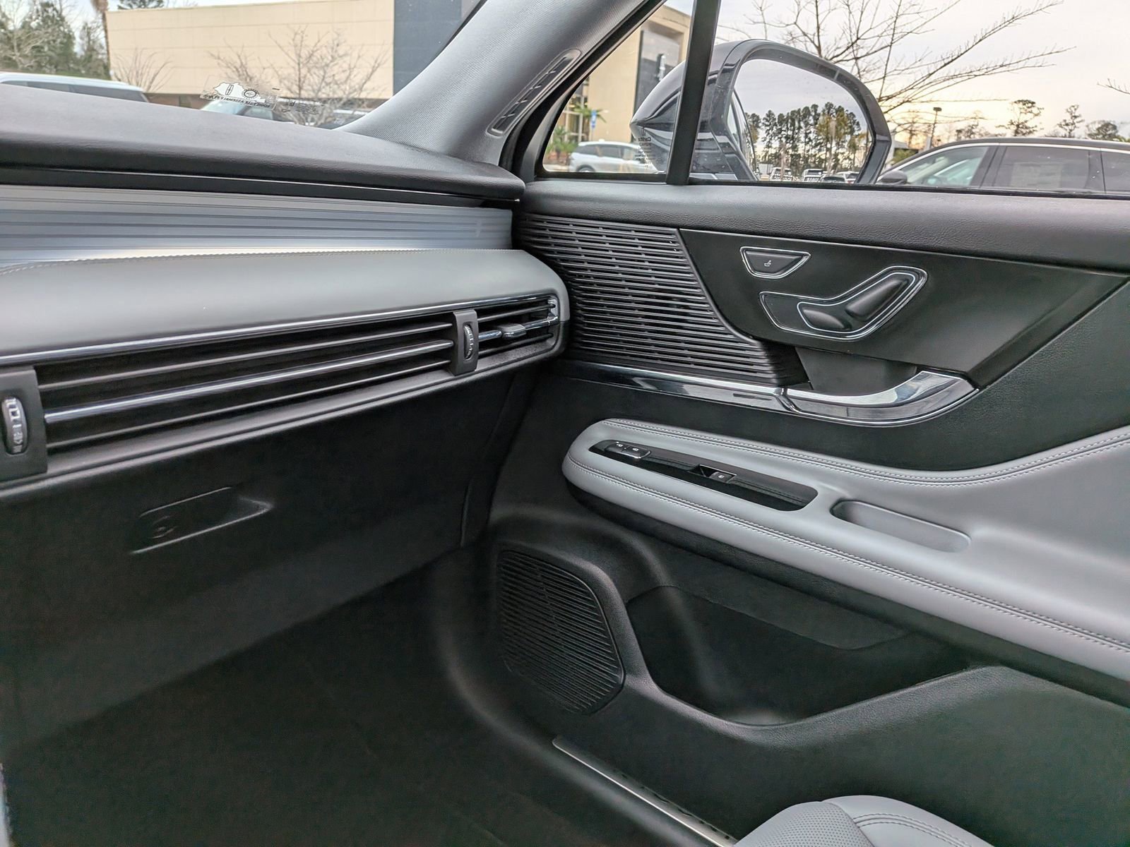 Used 2022 Lincoln Corsair FWD w/ Equipment Group 101A image 18