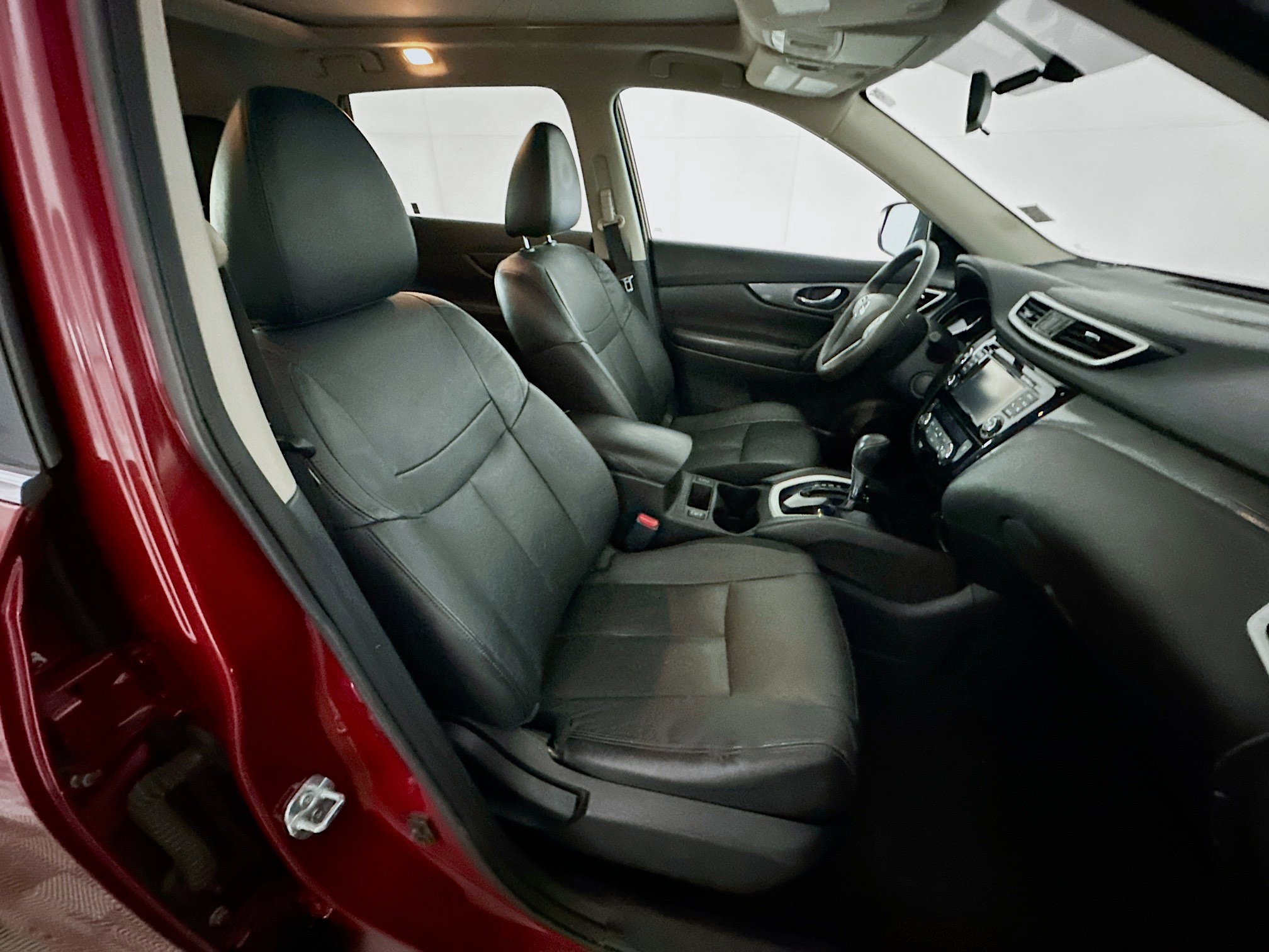 Used 2015 Nissan Rogue SL w/ SL Premium Package image 30