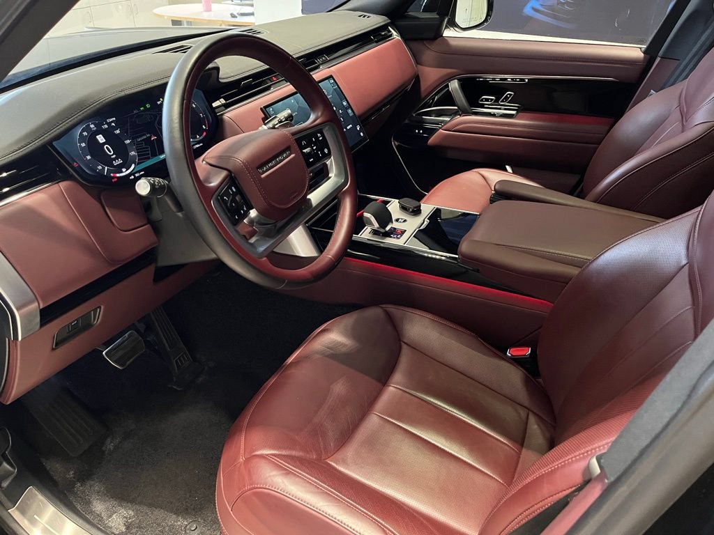 Certified 2025 Land Rover Range Rover SE AWD/4WD image 12