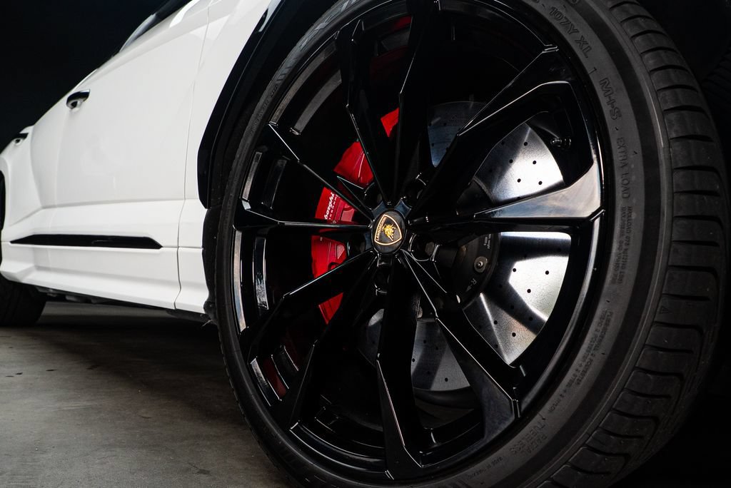 Used 2022 Lamborghini Urus AWD/4WD image 13