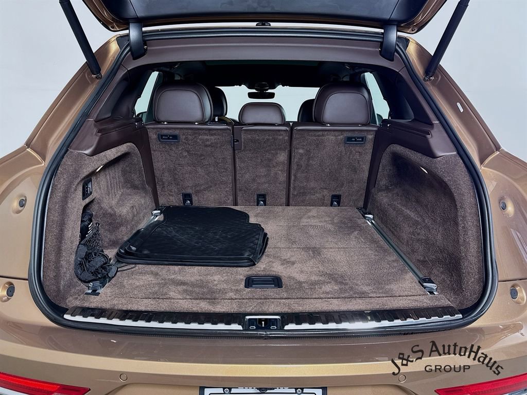 Used 2021 Bentley Bentayga AWD/4WD image 34