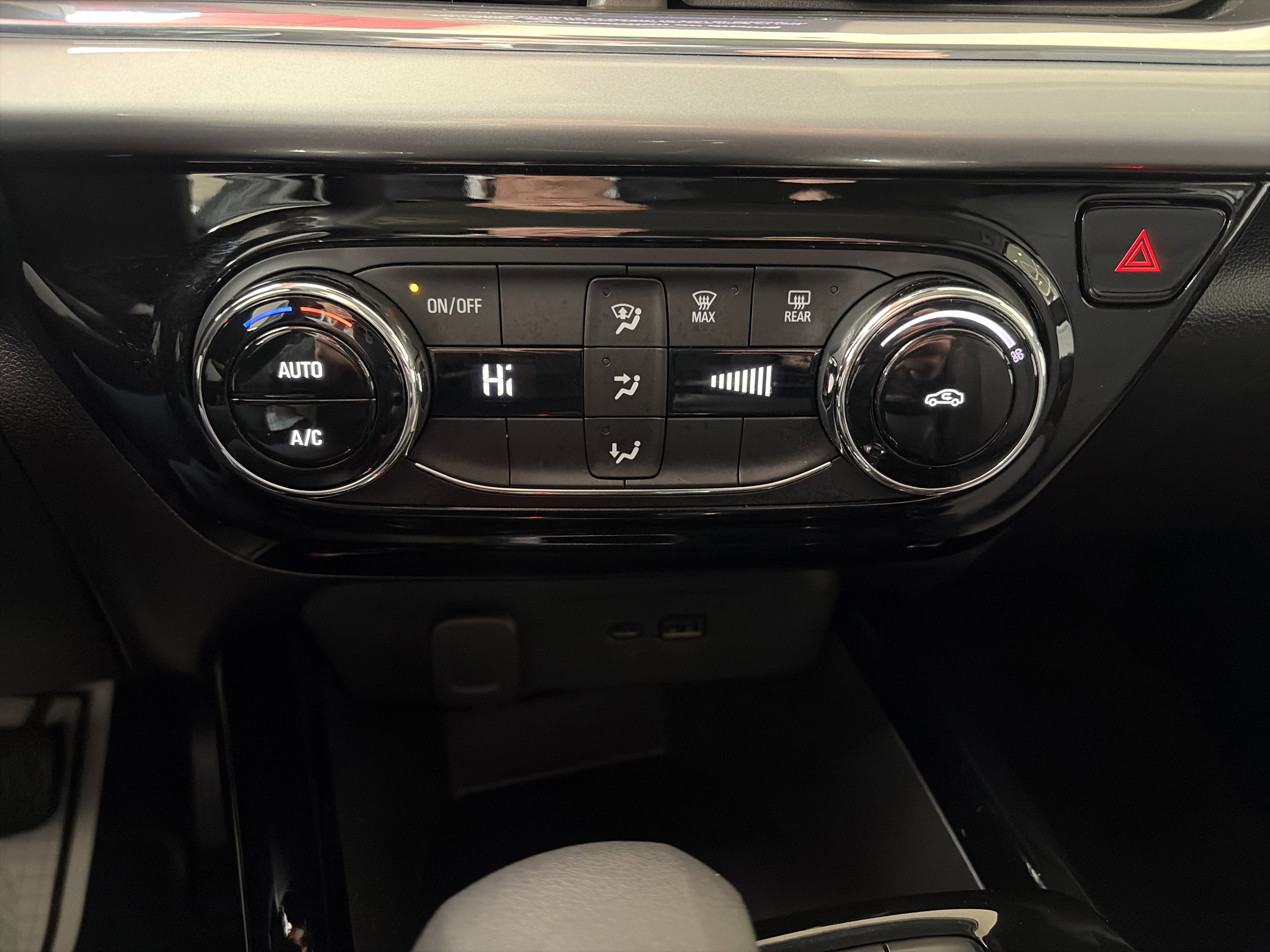 Used 2025 Chevrolet Trax LT image 25