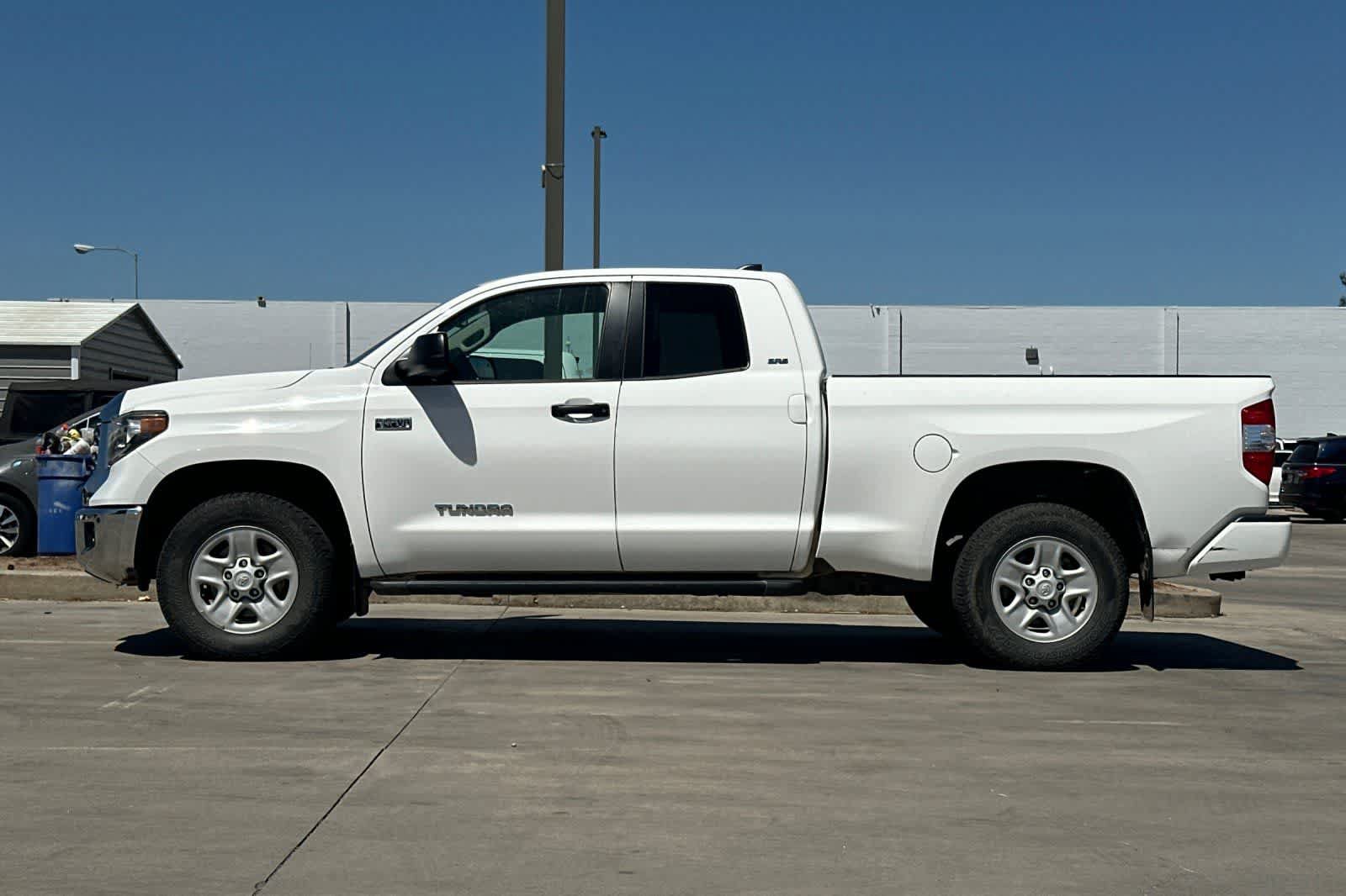 Used 2020 Toyota Tundra SR5 w/ SR5 Convenience Package AWD/4WD image 6