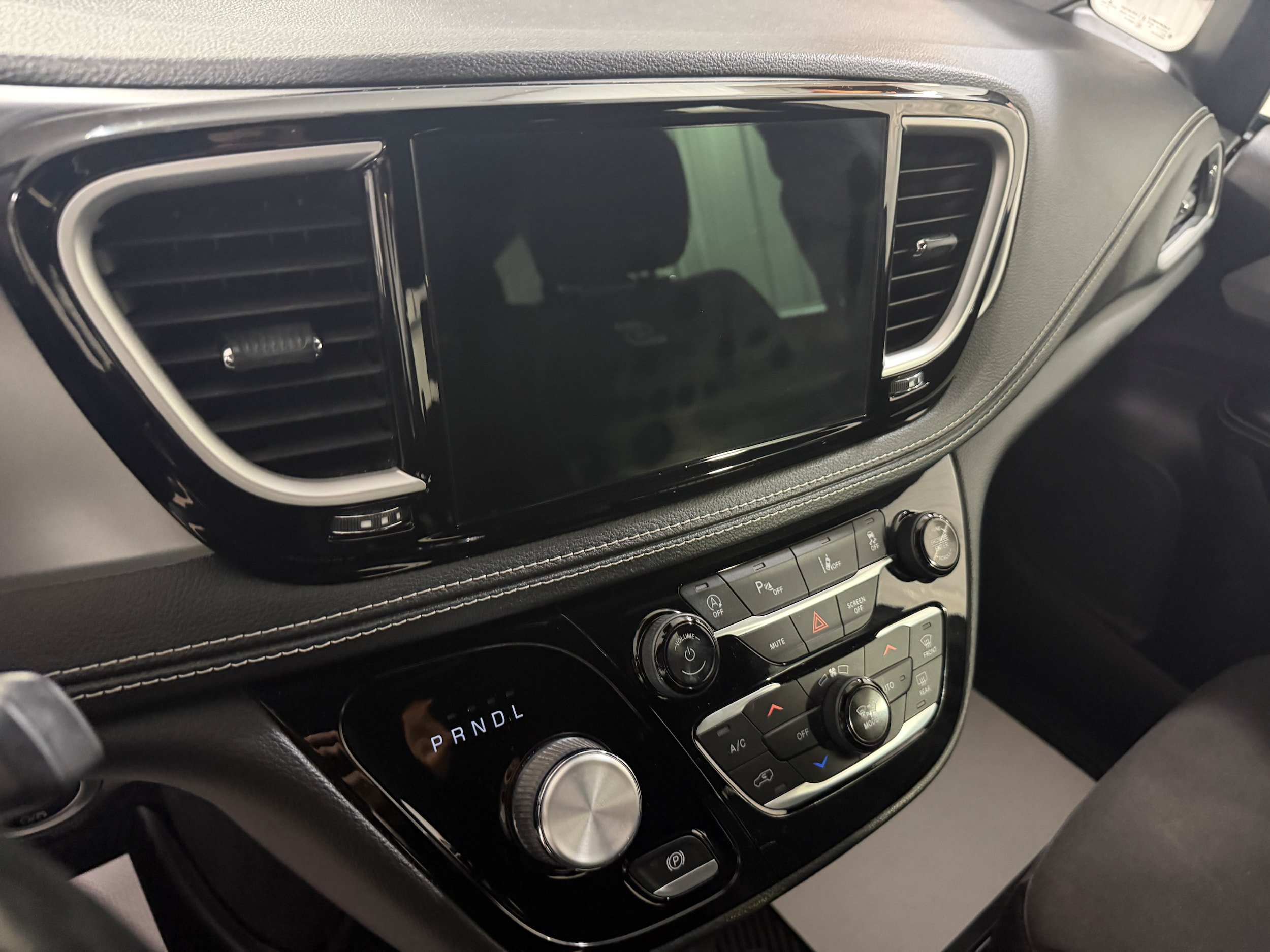 Used 2021 Chrysler Pacifica Touring w/ Cold Weather Group AWD/4WD image 10
