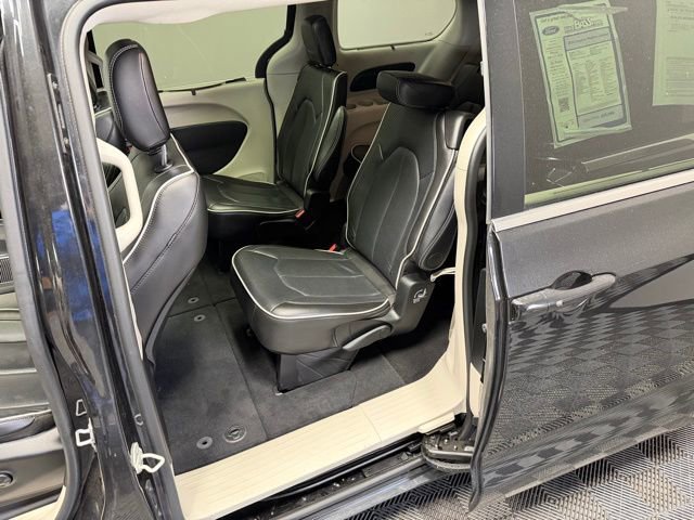 Used 2024 Chrysler Pacifica Limited image 14