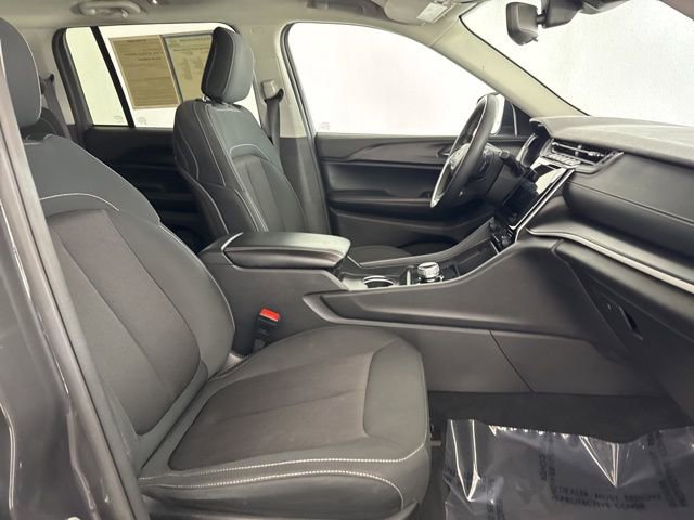 Used 2024 Jeep Grand Cherokee Laredo AWD/4WD image 20