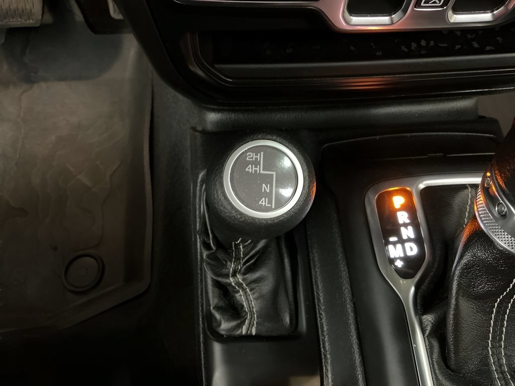 Used 2021 Jeep Wrangler Unlimited Sahara w/ Cold Weather Group AWD/4WD image 17