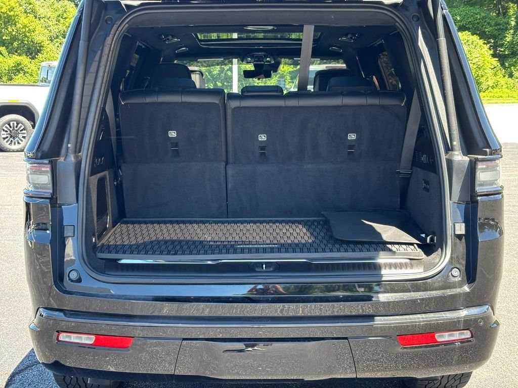 Used 2024 Jeep Grand Wagoneer Series III w/ Rear Seat Video Group 1 AWD/4WD image 9
