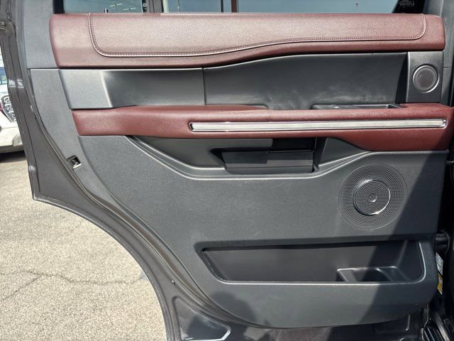 Used 2023 Ford Expedition Limited image 30