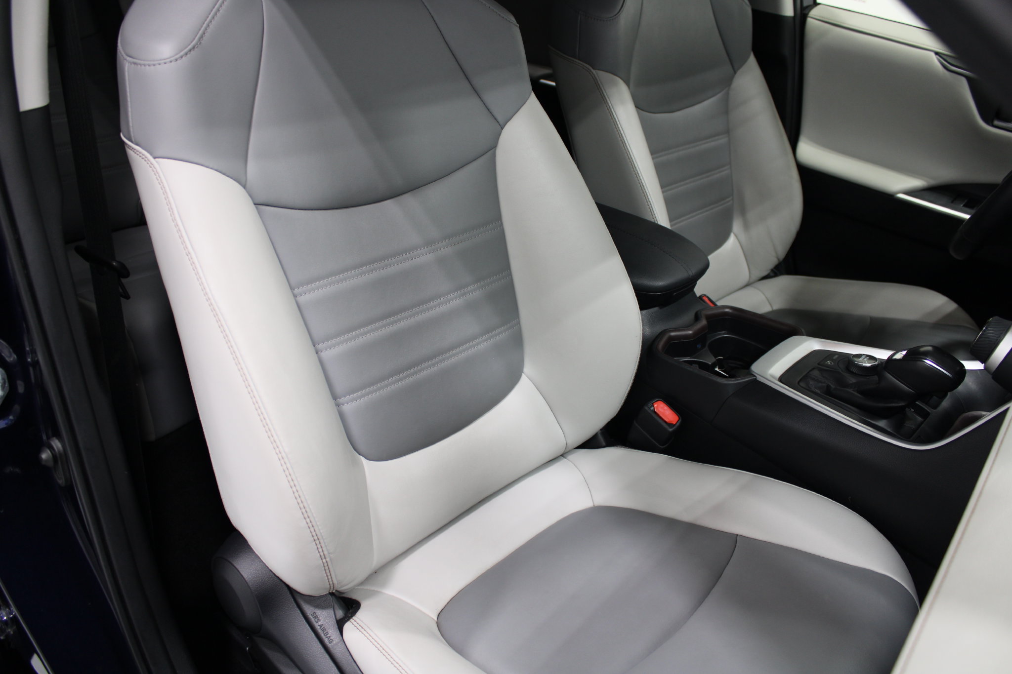Used 2019 Toyota RAV4 Limited AWD/4WD image 28