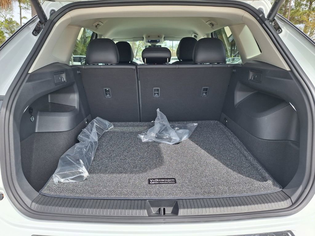 Used 2025 Volkswagen Tiguan SE FWD image 25