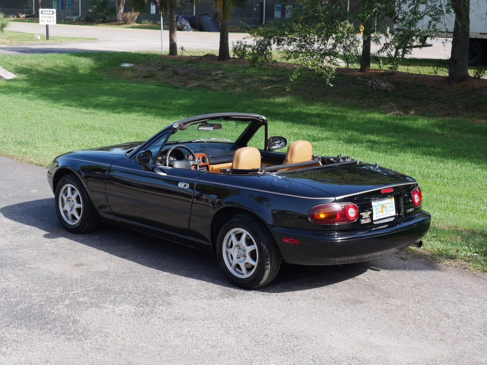 Used 1997 MAZDA MX-5 Miata RWD image 18