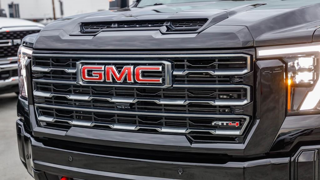 Used 2025 GMC Sierra 2500 AT4 image 6