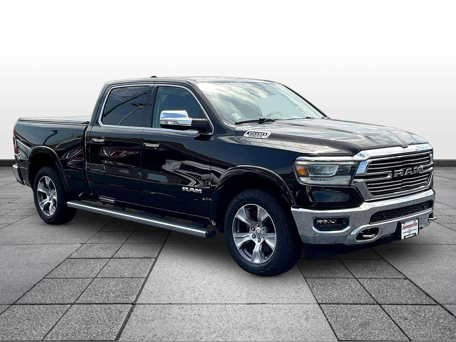 Used 2021 RAM 1500 Laramie AWD/4WD image 1