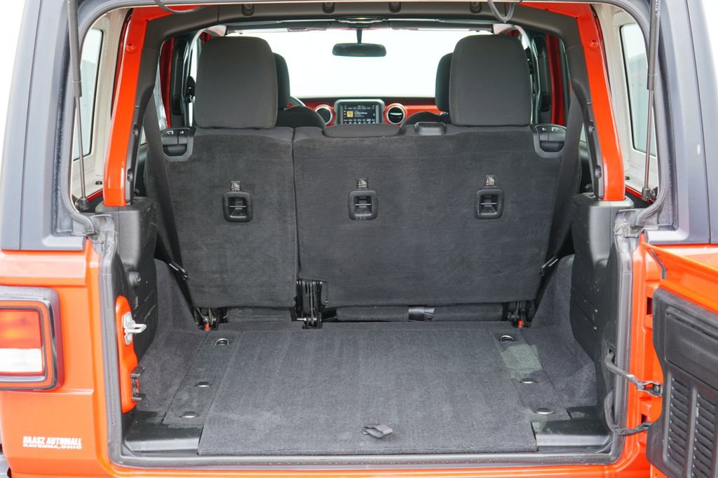 Used 2018 Jeep Wrangler Unlimited Rubicon AWD/4WD image 9