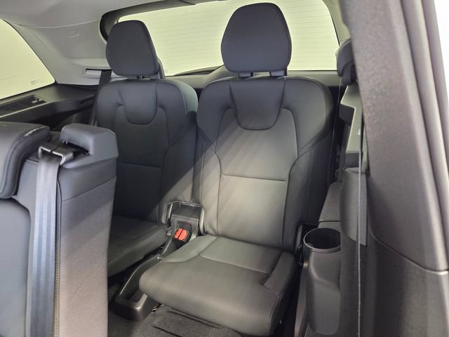 New 2026 Volvo XC90 B5 Plus w/ Protection Package Premier AWD/4WD image 12