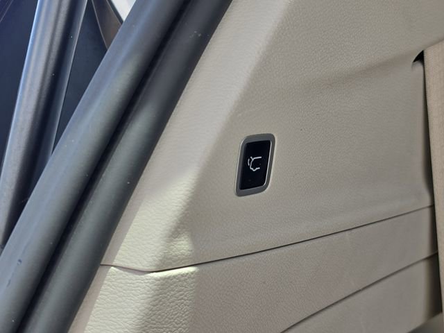 Used 2023 Chrysler Pacifica Touring-L FWD image 7