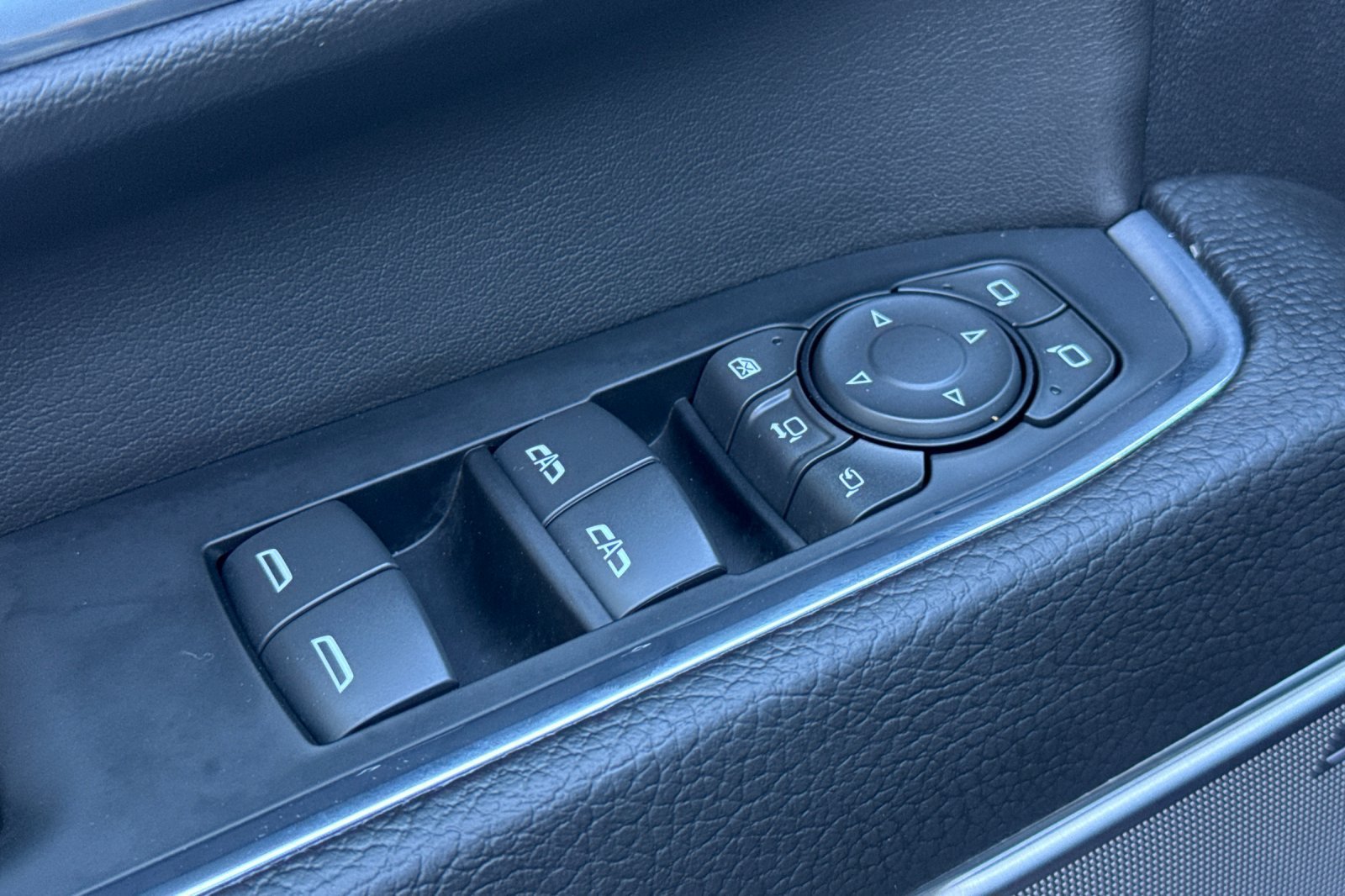 Used 2024 GMC Sierra 2500 Denali w/ Denali Reserve Package AWD/4WD image 13