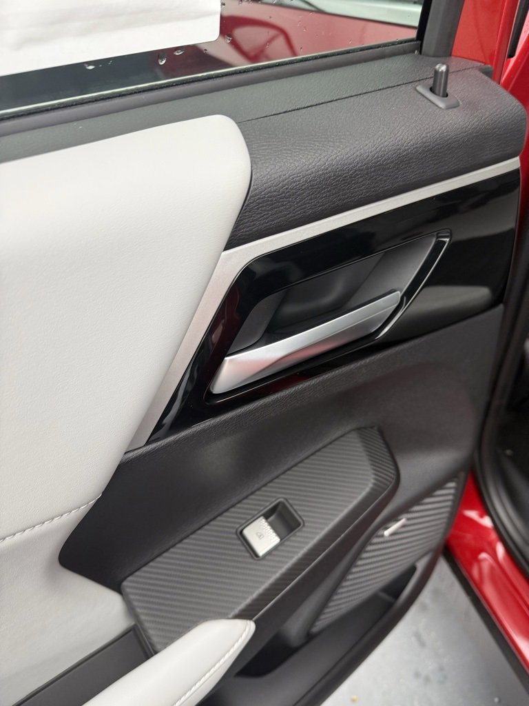 New 2025 Mitsubishi Outlander SE image 29