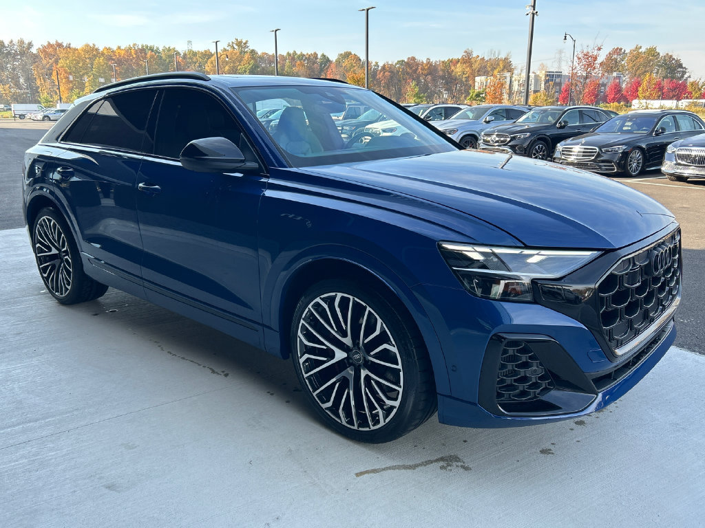 Used 2024 Audi SQ8 Premium Plus AWD/4WD image 2