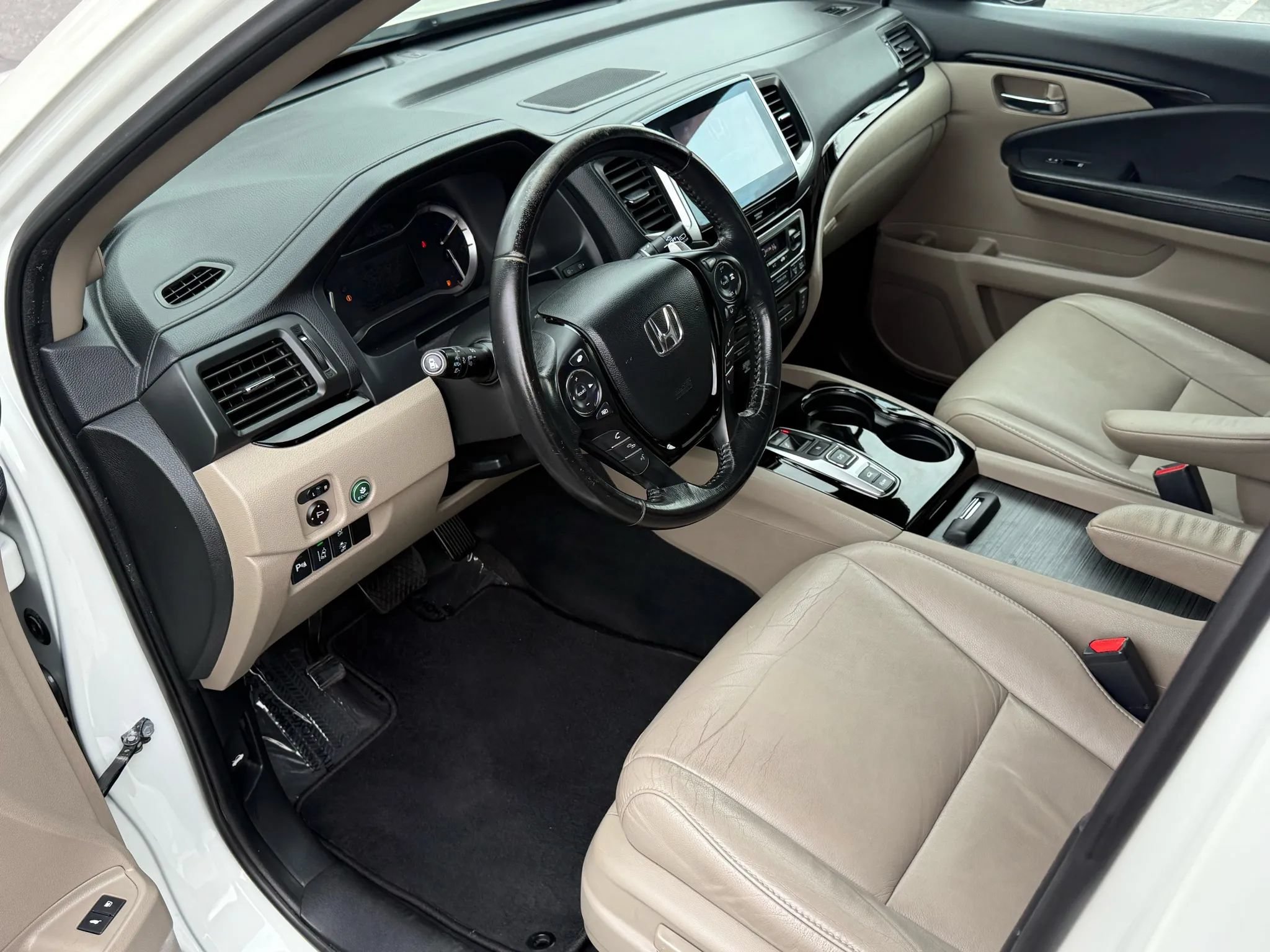 Used 2016 Honda Pilot Touring image 12