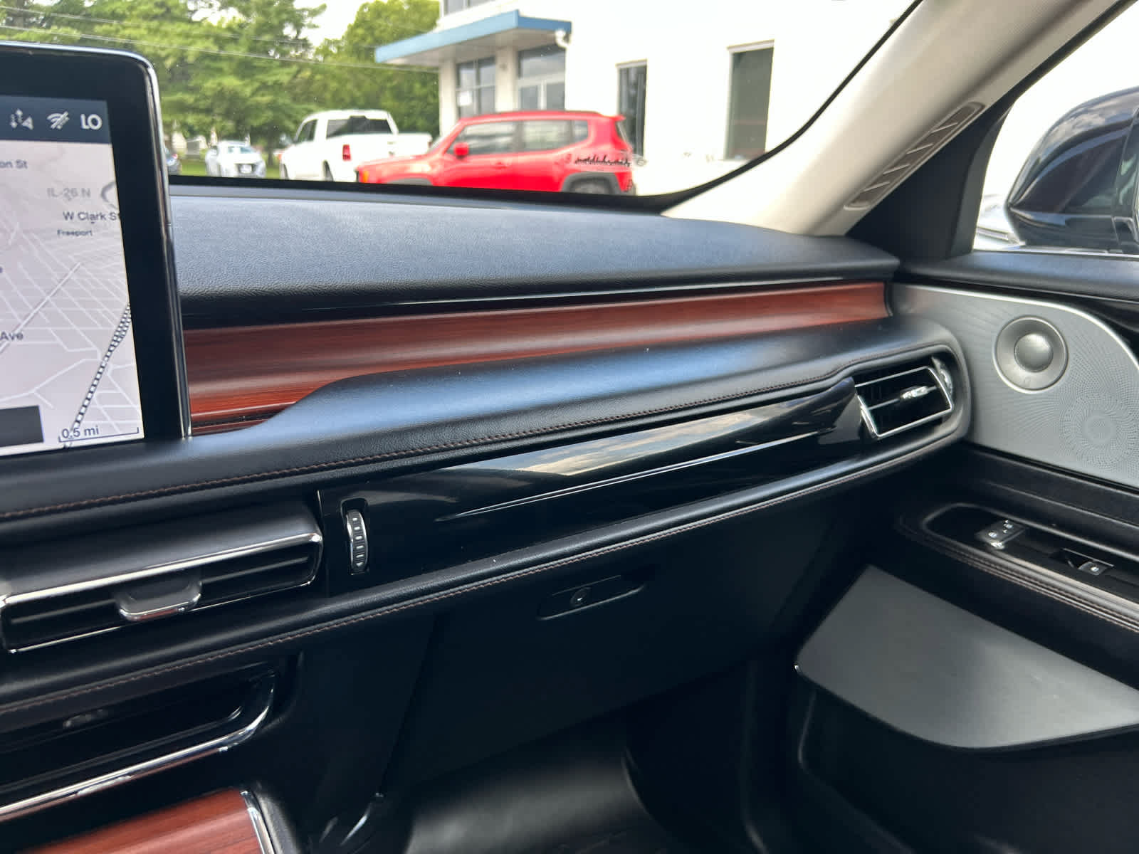 Used 2022 Lincoln Aviator Grand Touring w/ Equipment Group 301A AWD/4WD image 23
