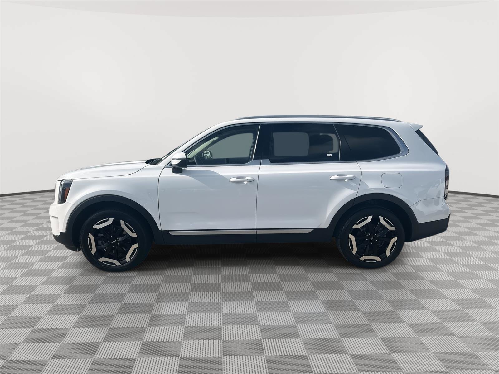 Used 2024 Kia Telluride EX w/ EX Captain's Chair Package FWD image 7