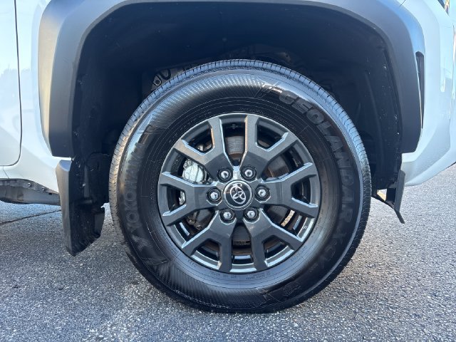 Used 2025 Toyota 4Runner SR5 AWD/4WD image 9