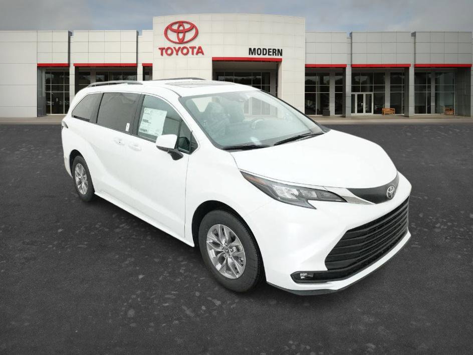 New 2026 Toyota Sienna XLE AWD/4WD image 12