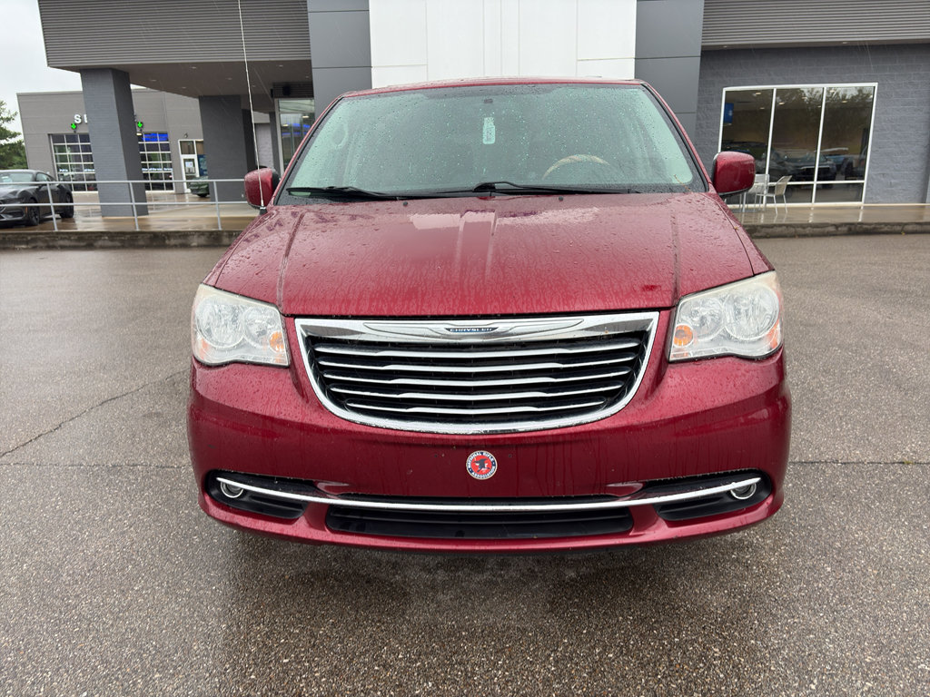 Used 2014 Chrysler Town & Country Touring FWD image 3