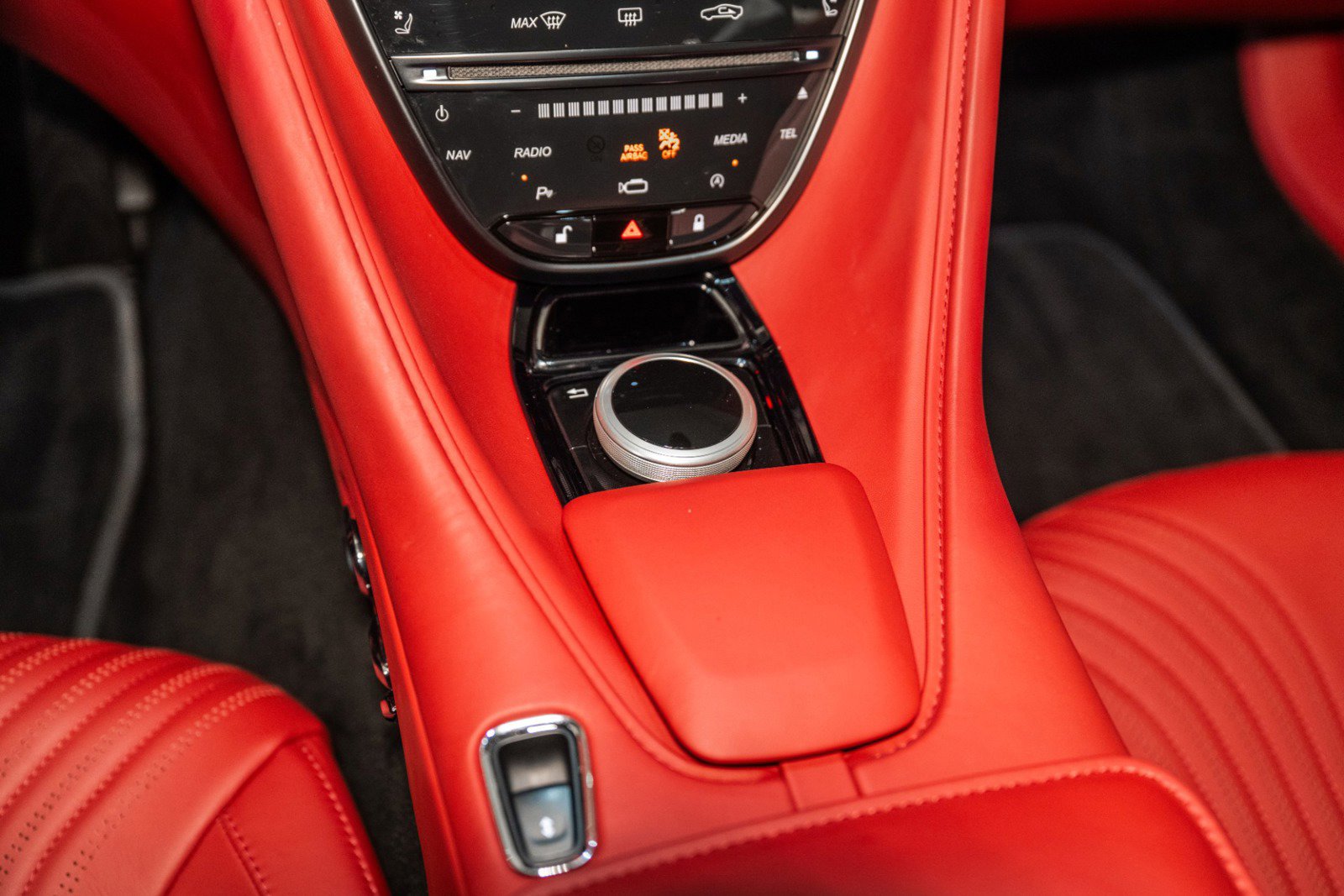 Used 2023 Aston Martin DB11 V8 image 33