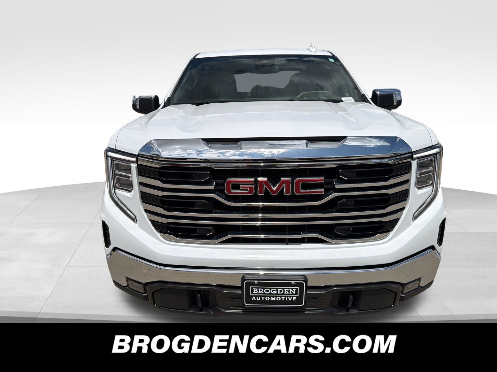 Used 2023 GMC Sierra 1500 SLT w/ SLT Premium Package AWD/4WD image 8