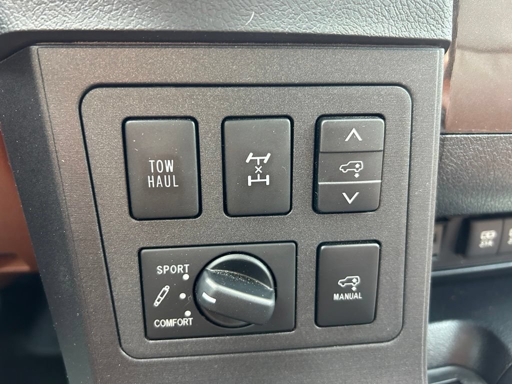 Used 2022 Toyota Sequoia Platinum AWD/4WD image 30