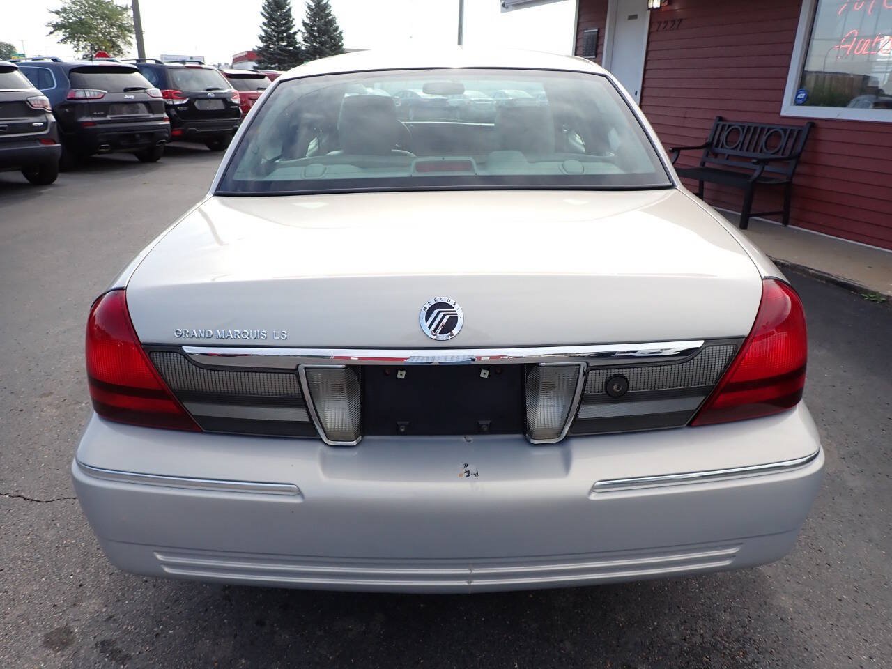 Used 2011 Mercury Grand Marquis LS RWD image 5