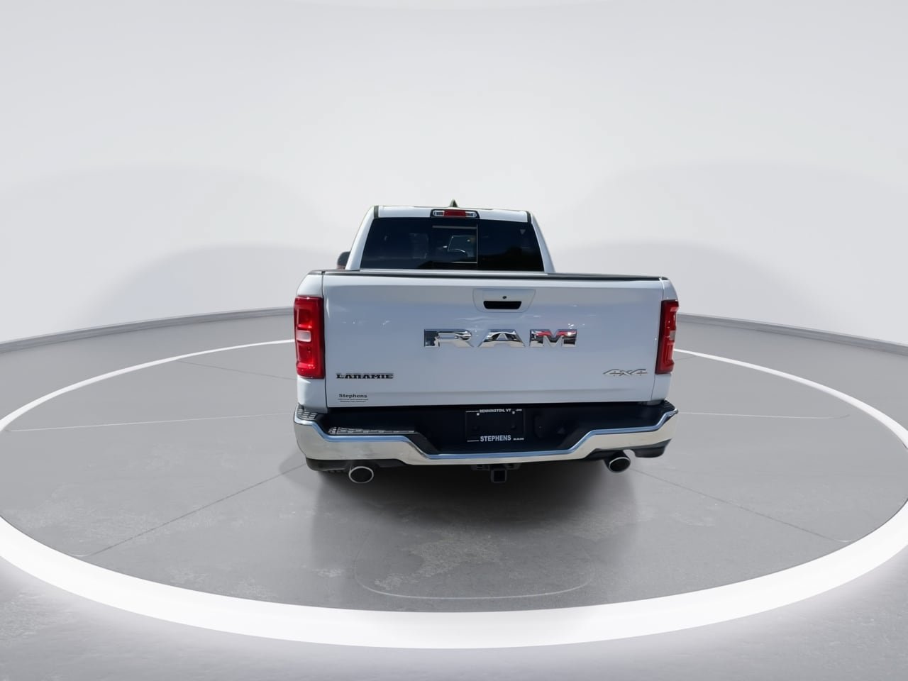 Used 2025 RAM 1500 Laramie AWD/4WD image 16