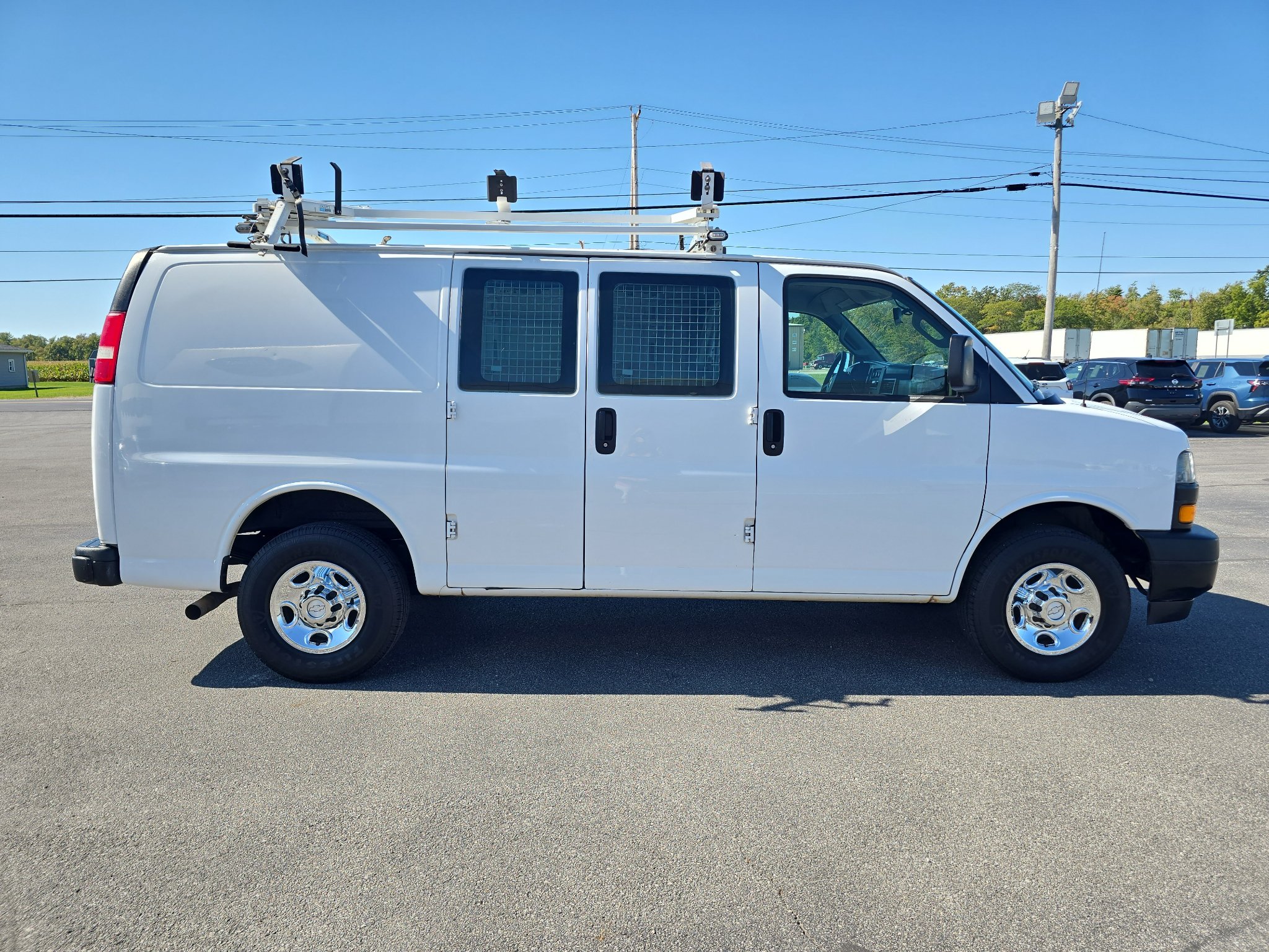 Used 2018 Chevrolet Express 2500 w/ Driver Convenience Package RWD image 5