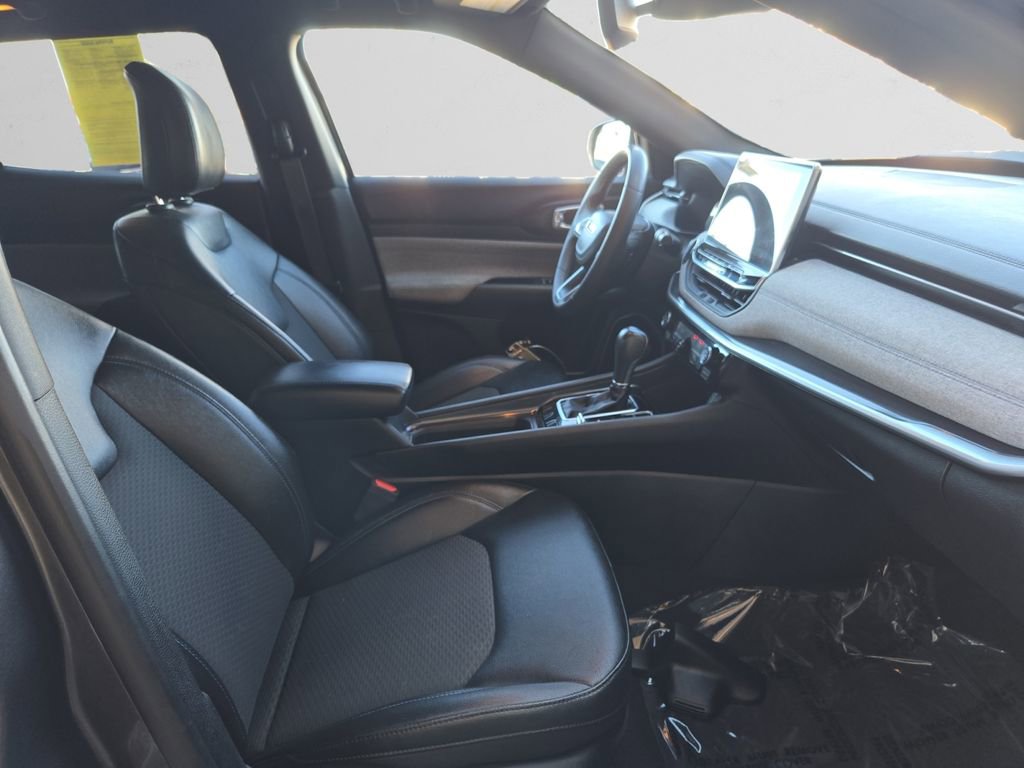 Used 2024 Jeep Compass Latitude image 16