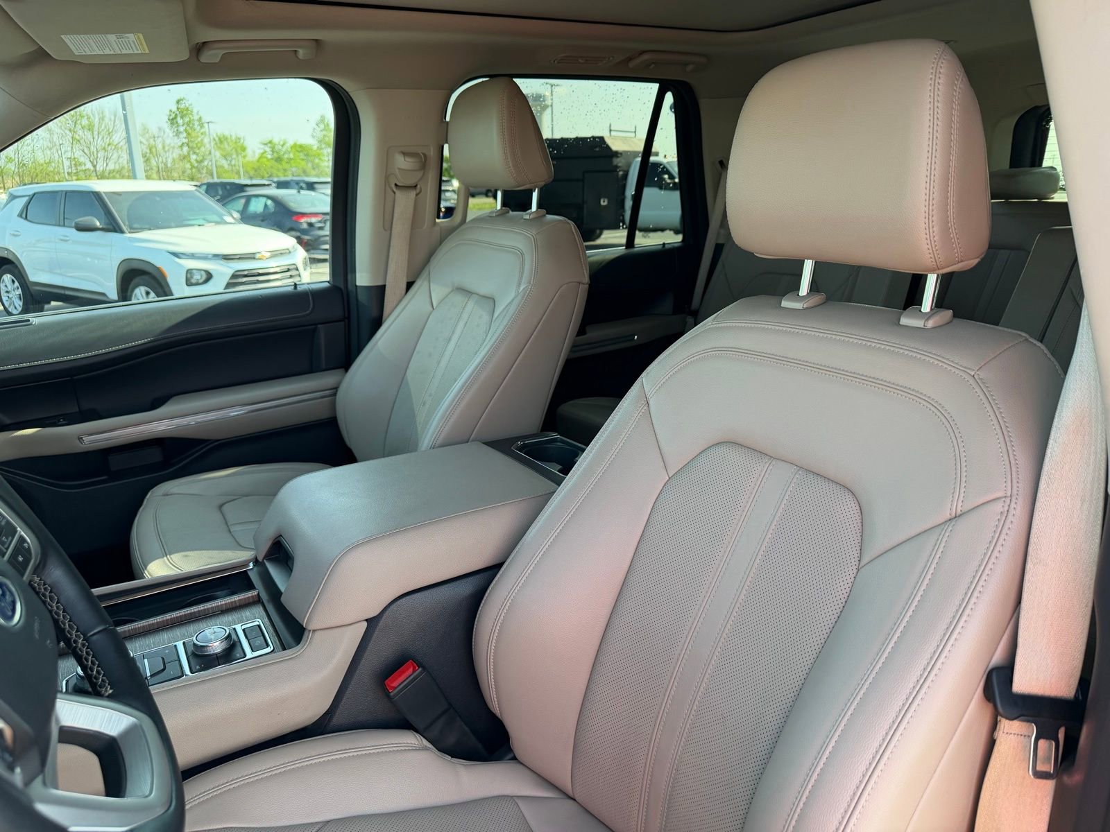 Used 2023 Ford Expedition Limited AWD/4WD image 14